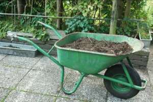 kruiwagen-met-compost